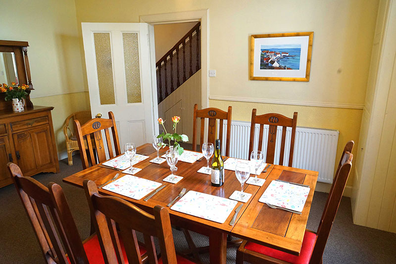 Dining room at Periwnkle holiday cottage